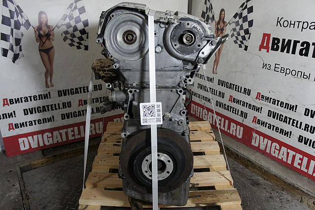 Двигатель вид с боку Mercedes M 104.980