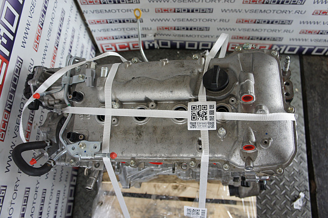 Фотография контрактного двигателя сверху TOYOTA 2ZR-FAE