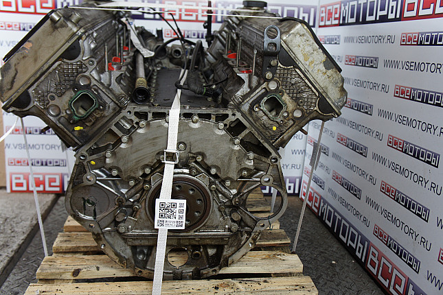 Двигатель вид с боку BMW M 62 B 44TU (448S2)