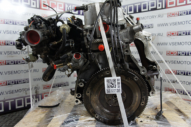 Двигатель вид с боку HONDA D14Z4
