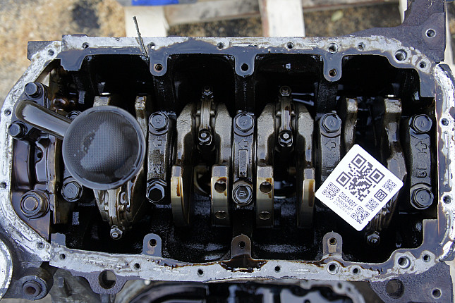 Фотография блока двигателя без поддона (коленвала) Mitsubishi 4G18