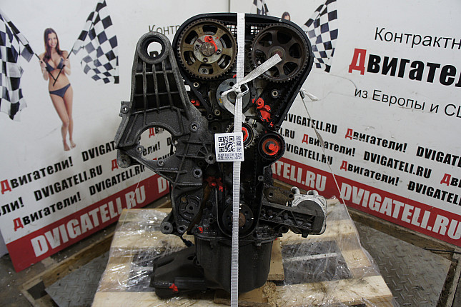 Двигатель вид с боку Alfa Romeo AR 67601