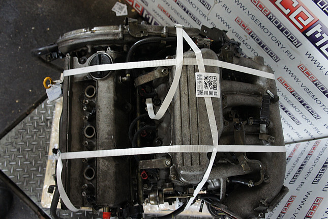 Фотография контрактного двигателя сверху NISSAN VQ30DE