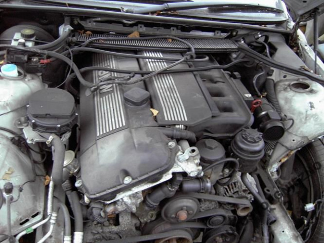 BMW E46 2;5 M52 бензин двигатель