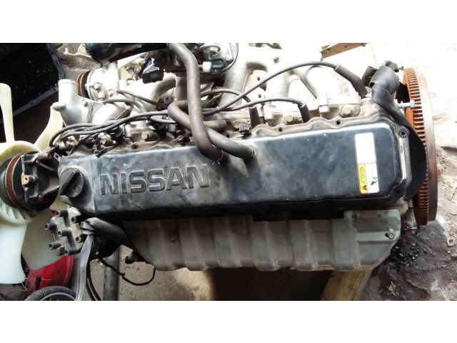 Двигатель nissan 4.2 patrol бензин на запчасти calosc