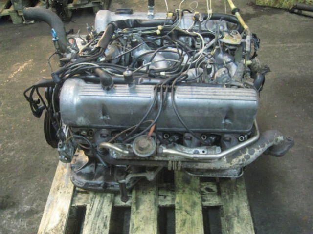 MERCEDES 126 W126 380SE 3.8 V8 двигатель M 116