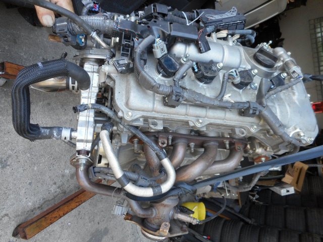 TOYOTA AURIS 2012-15 двигатель в сборе 1.8 HYBRYDA