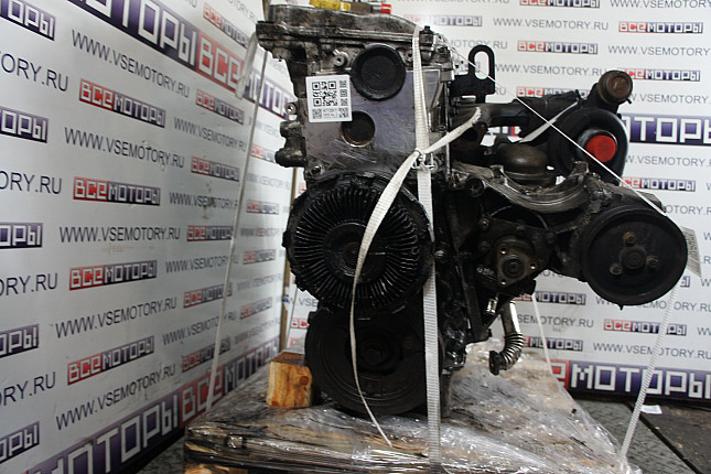 Двигатель вид с боку Land Rover 15p