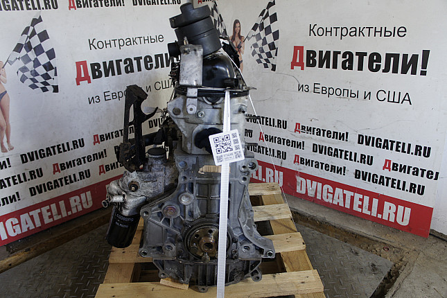 Двигатель вид с боку Skoda AKL