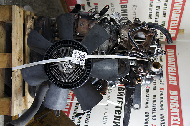 Двигатель вид с боку Iveco 8040.45.4000