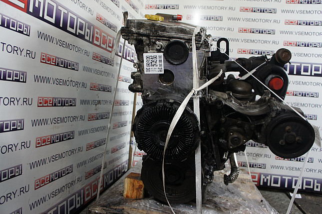 Двигатель вид с боку Land Rover 15p