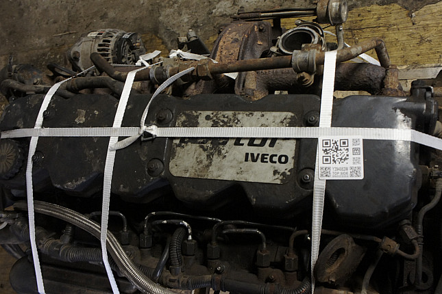 Фотография контрактного двигателя сверху Iveco F4AE0681B