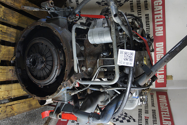 Двигатель вид с боку Renault PERKINS TURBO