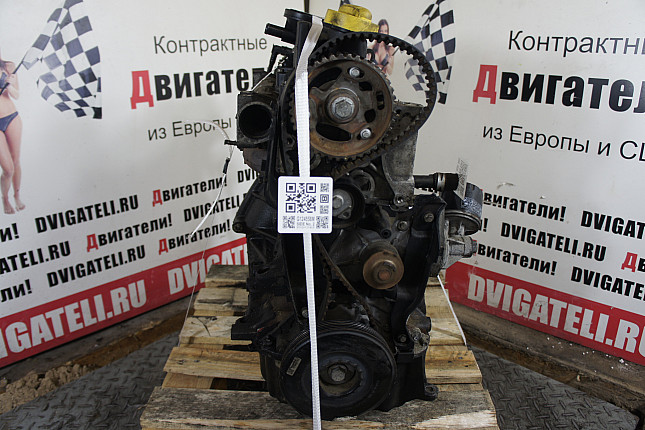 Двигатель вид с боку Renault K9K 832