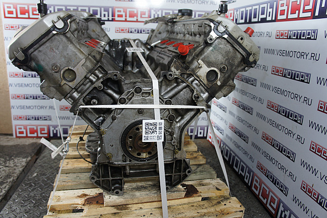 Двигатель вид с боку MERCEDES-BENZ M 119.971