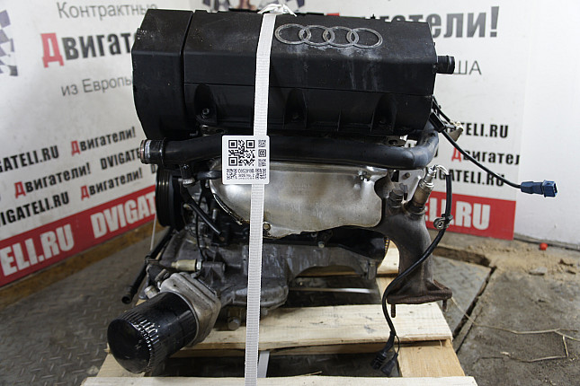 Двигатель вид с боку Audi AAH