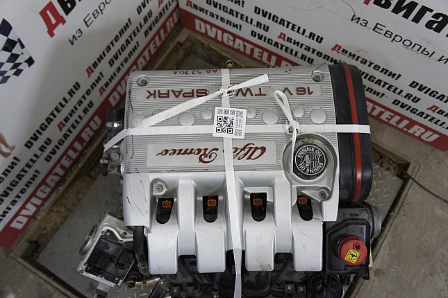 Фотография контрактного двигателя сверху Alfa Romeo AR 32201