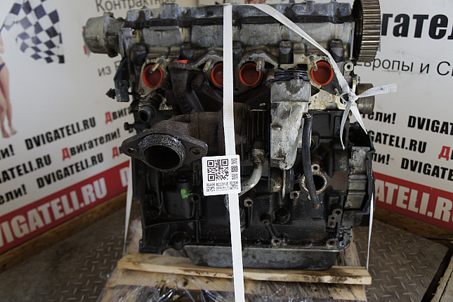 Двигатель вид с боку Citroen DHX (XUD9TF/BTF) + вакуумный насос