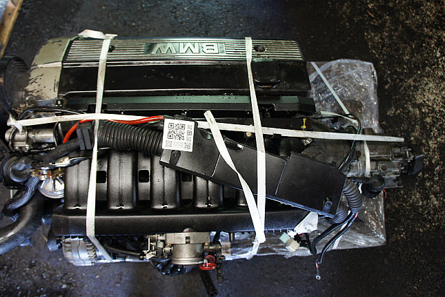 Фотография контрактного двигателя сверху BMW M 50 B 25 (256S2) с МКПП