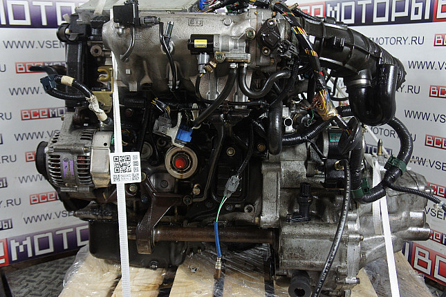 Двигатель вид с боку HONDA B16A2 