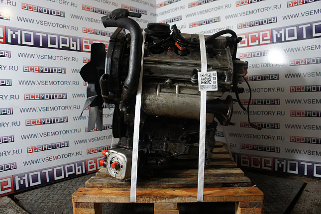 Двигатель вид с боку AUDI AQD