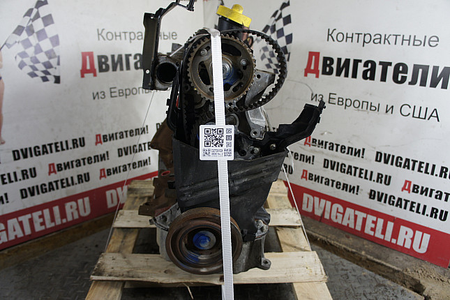 Двигатель вид с боку Renault K9K 802