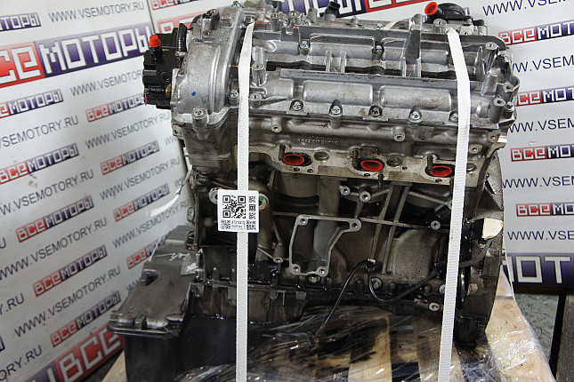 Двигатель вид с боку MERCEDES-BENZ OM 642.940
