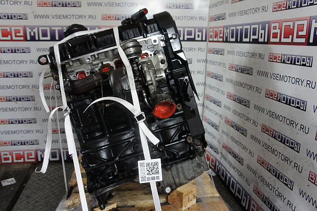 Двигатель вид с боку AUDI AWX