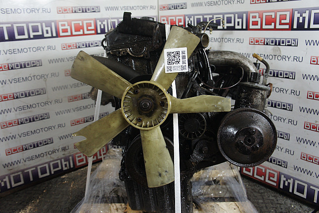 Двигатель вид с боку MERCEDES-BENZ M 102.982