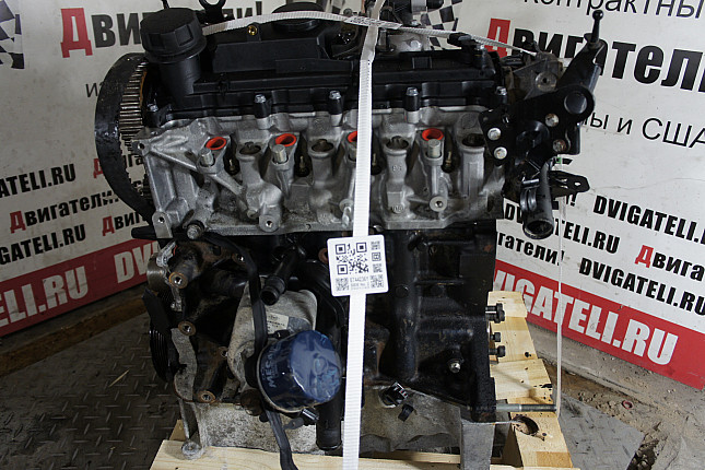 Двигатель вид с боку Renault K9K 732