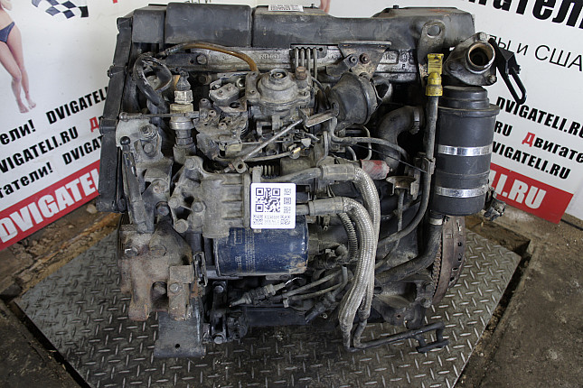 Двигатель вид с боку Renault S8U 762