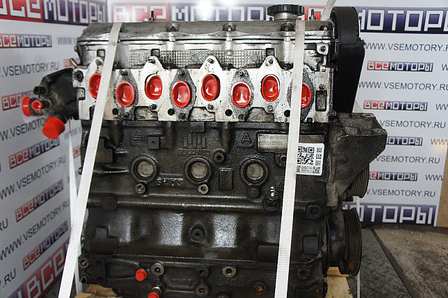 Двигатель вид с боку FIAT 8140.47