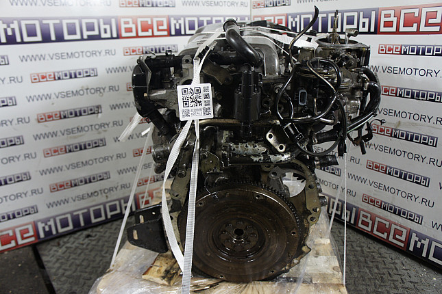 Двигатель вид с боку NISSAN SR20De