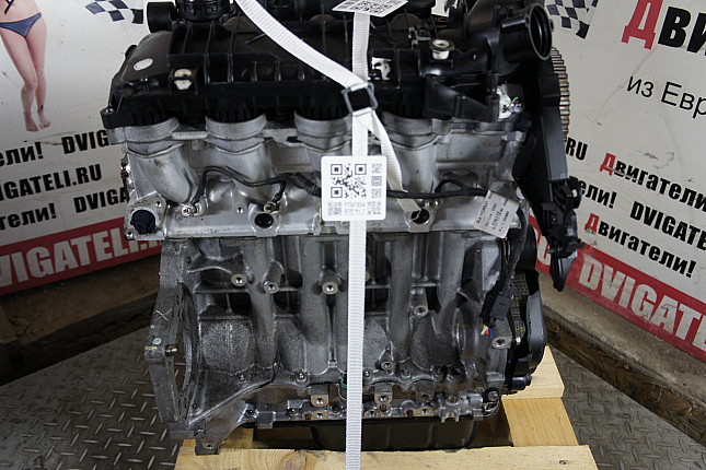 Двигатель вид с боку Suzuki 8HY