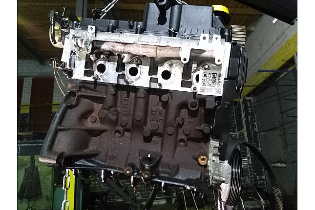 Двигатель вид с боку Renault K9K P 732