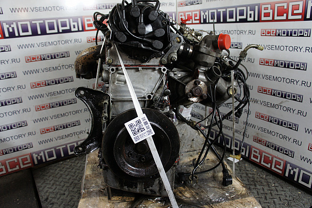 Двигатель вид с боку MERCEDES-BENZ M 103.983