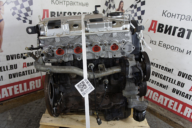 Двигатель вид с боку Mitsubishi 4G18