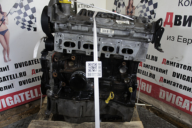 Двигатель вид с боку Renault K4M 812