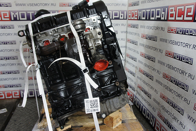Двигатель вид с боку AUDI AWX