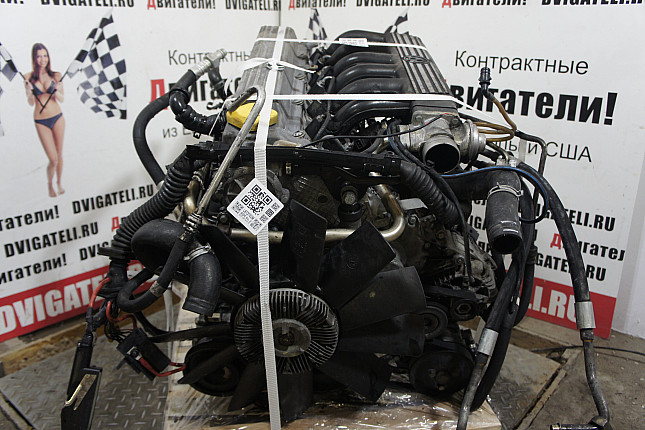 Двигатель вид с боку Land Rover 25 6T (BMW)