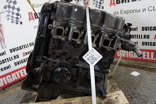 Двигатель вид с боку Chevrolet B12S1