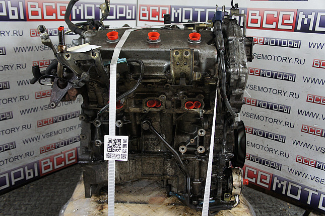Двигатель вид с боку NISSAN VQ20DE 