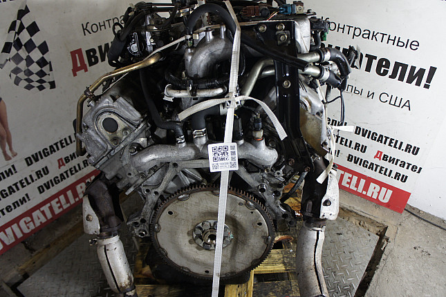 Двигатель вид с боку Isuzu 6VD1