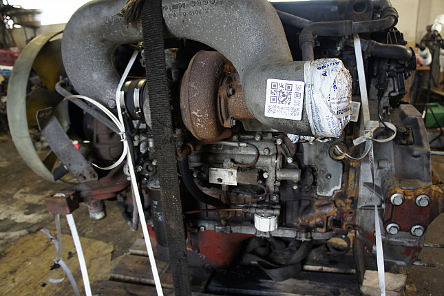 Двигатель вид с боку Iveco F2BE0681A