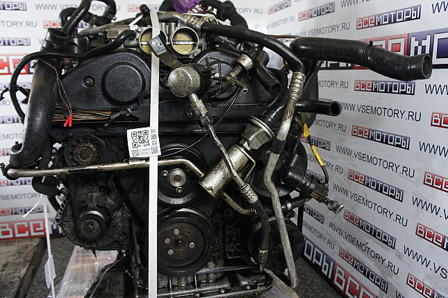 Двигатель вид с боку OPEL X 25 XE