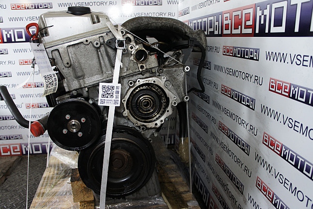 Двигатель вид с боку MERCEDES-BENZ OM 606.962