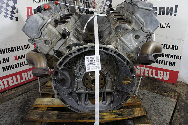 Двигатель вид с боку Mercedes M112.970