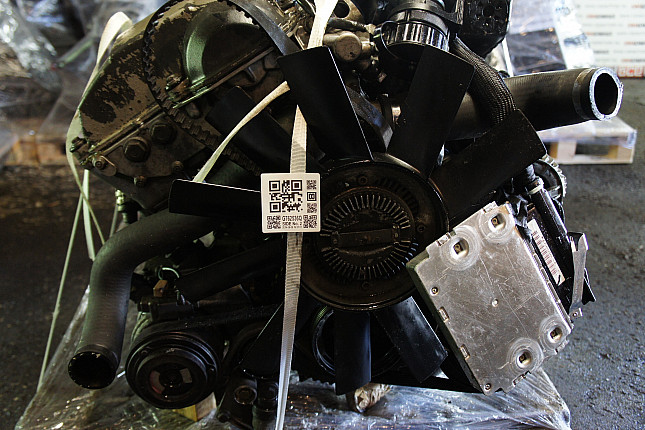 Двигатель вид с боку BMW M 50 B 25 (256S2) с МКПП