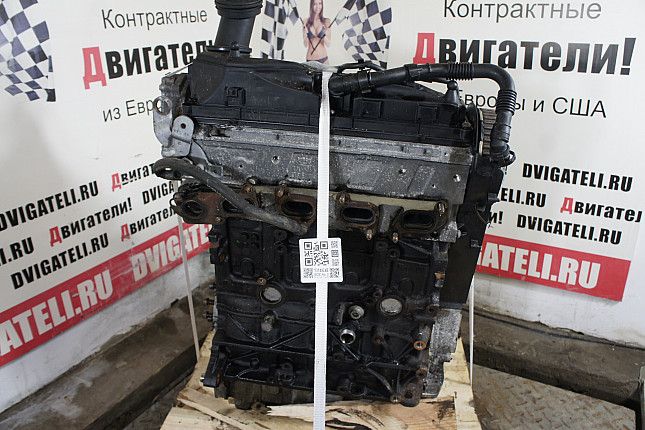 Двигатель вид с боку VW CFCA