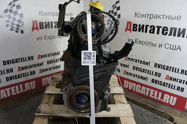 Двигатель вид с боку Renault K9K 802